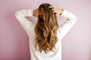 Hair oil: Is it safe to leave on hair overnight?