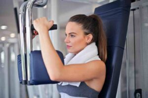 What happens to the skin if you wear makeup to the gym