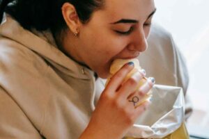 Addictive food behavior: What symptoms does it manifest itself with?